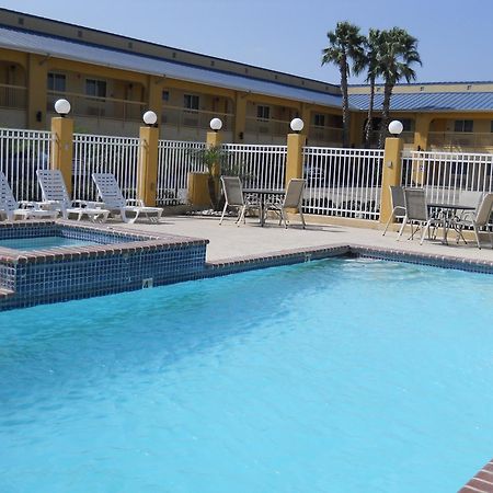 Rodeway Inn & Suites Corpus Christi Exterior photo