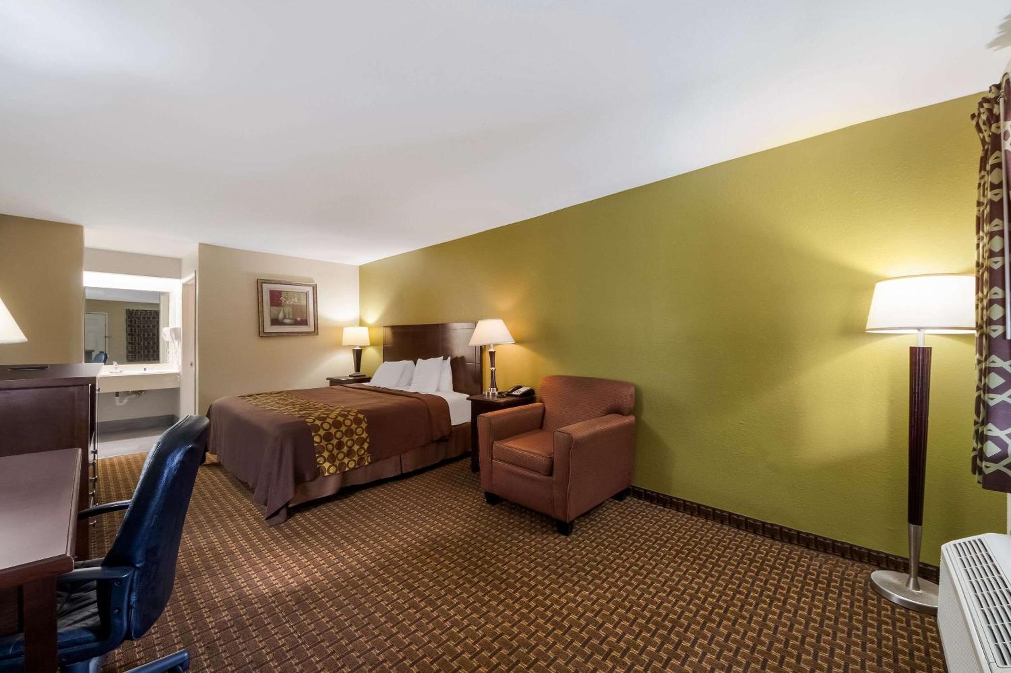 Rodeway Inn & Suites Corpus Christi Exterior photo