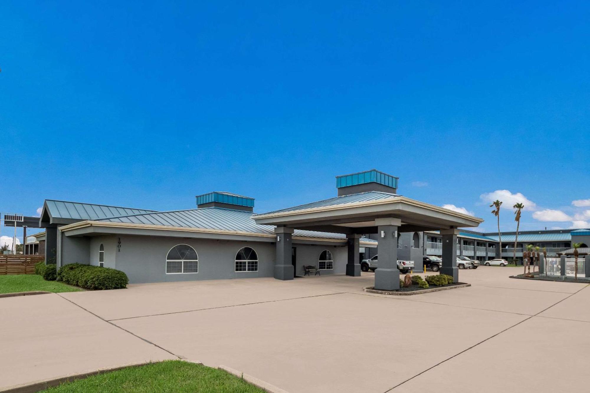 Rodeway Inn & Suites Corpus Christi Exterior photo