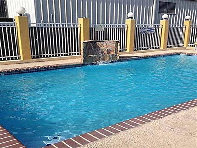 Rodeway Inn & Suites Corpus Christi Exterior photo