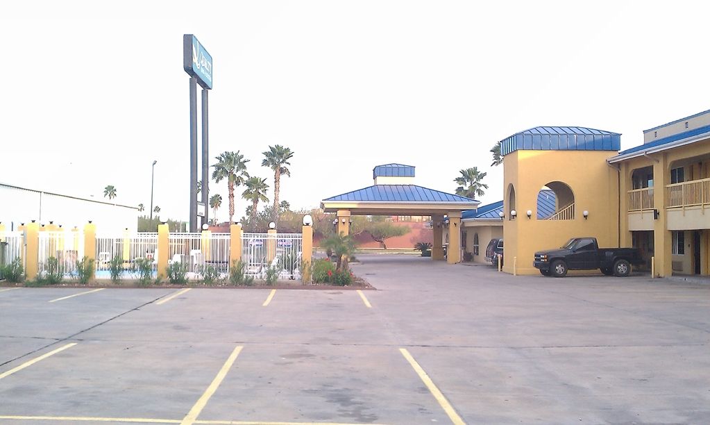 Rodeway Inn & Suites Corpus Christi Exterior photo